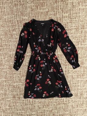 Black Long-Sleeved Floral Midi Dress from Express - size XS